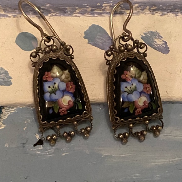 Victorian Inspired Earrings - Picture 6 of 7